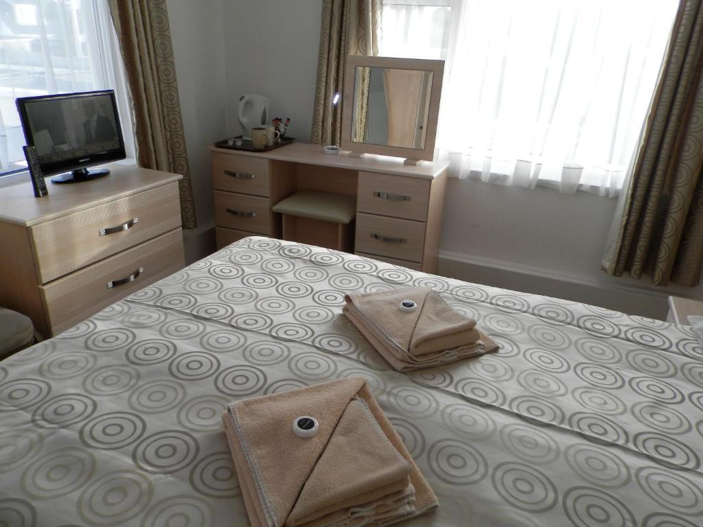 Wayside Cheer Hotel Касл Экстерьер фото