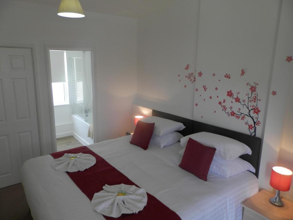 Wayside Cheer Hotel Касл Экстерьер фото