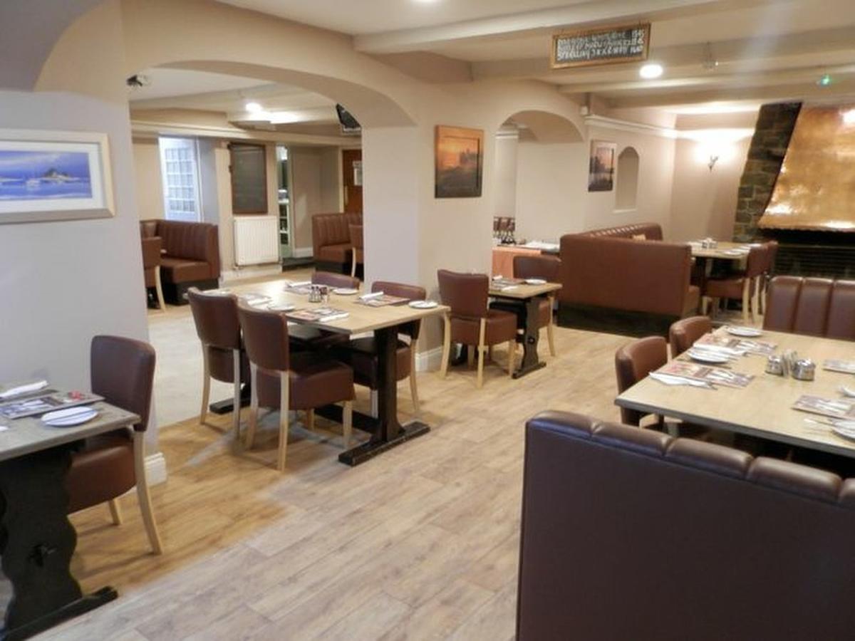Wayside Cheer Hotel Касл Экстерьер фото