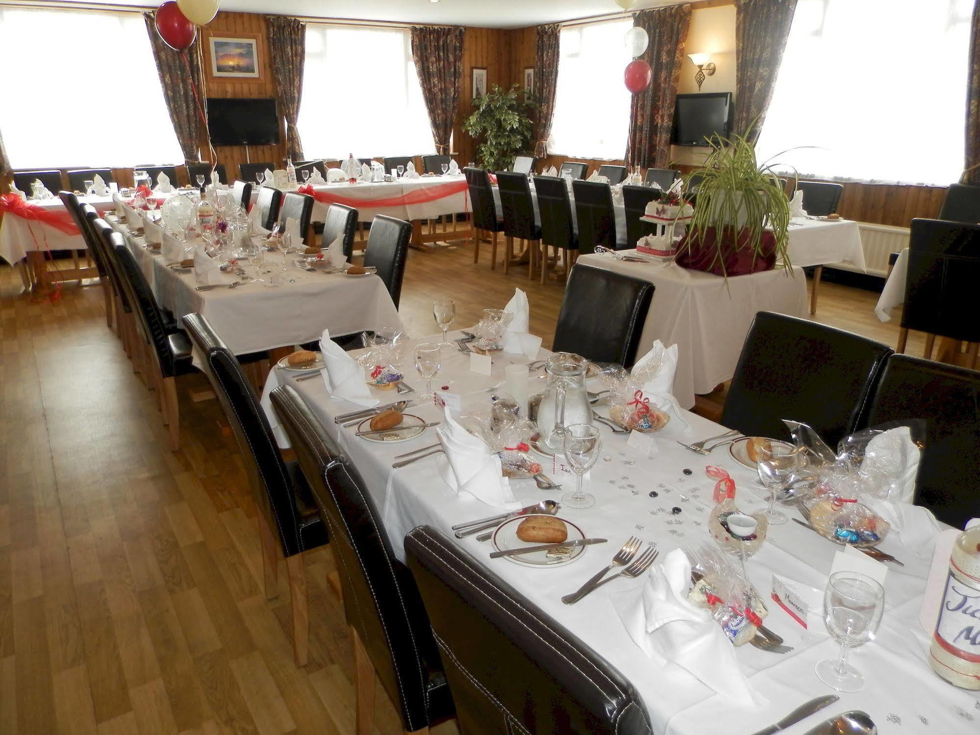 Wayside Cheer Hotel Касл Экстерьер фото