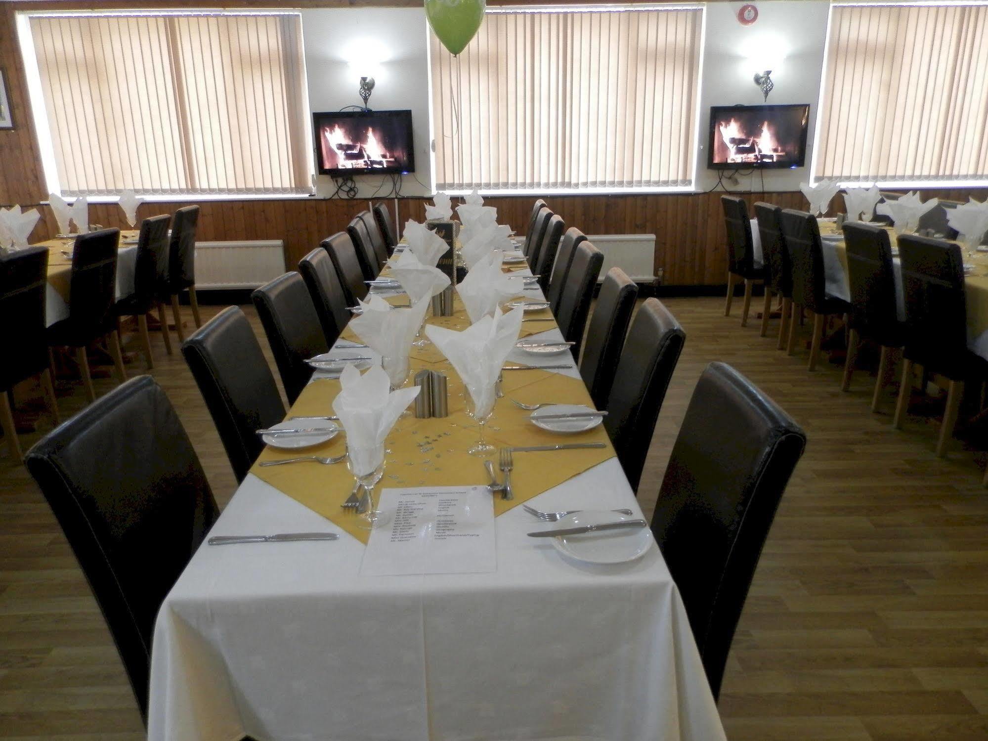 Wayside Cheer Hotel Касл Экстерьер фото