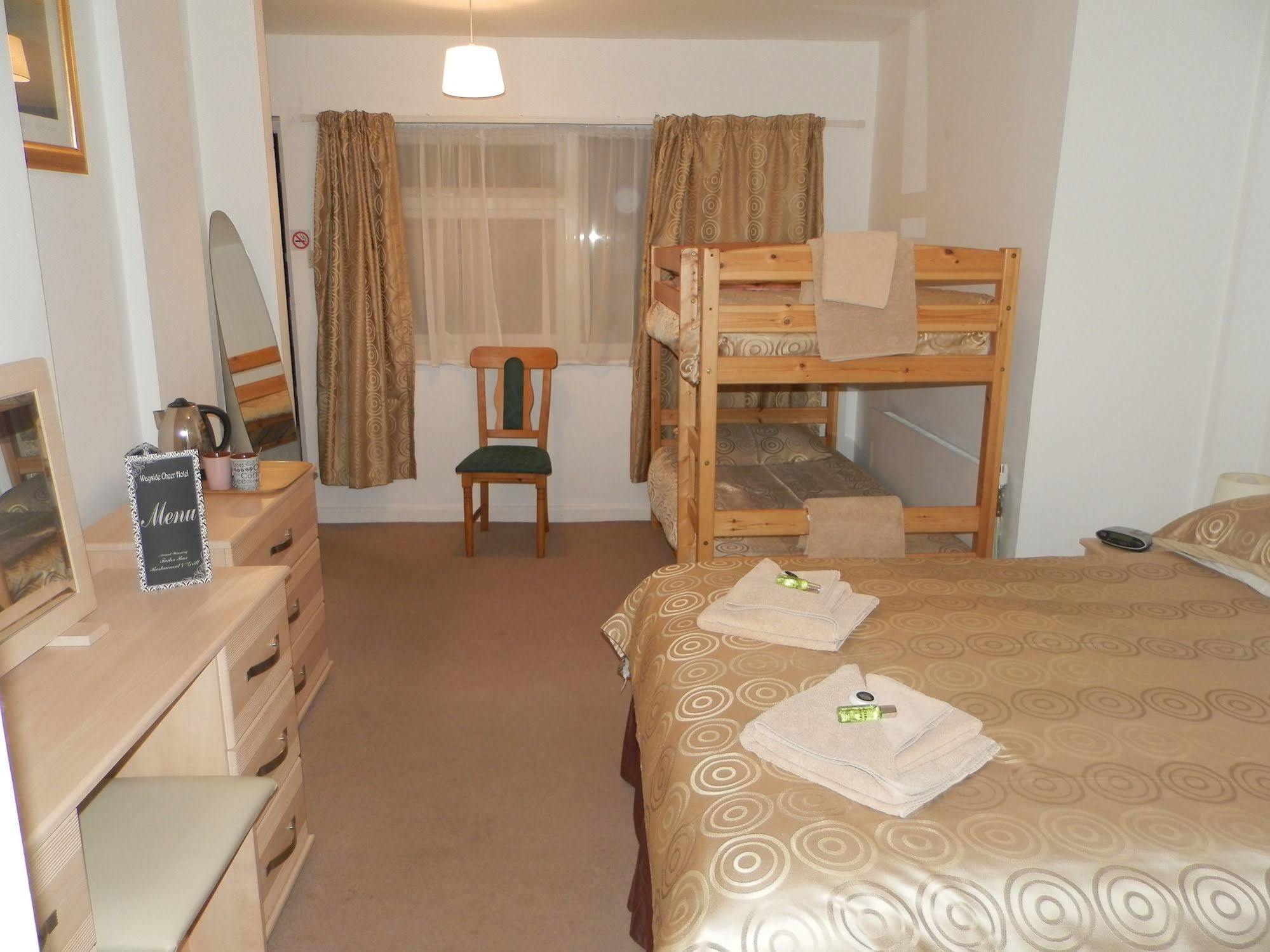 Wayside Cheer Hotel Касл Экстерьер фото
