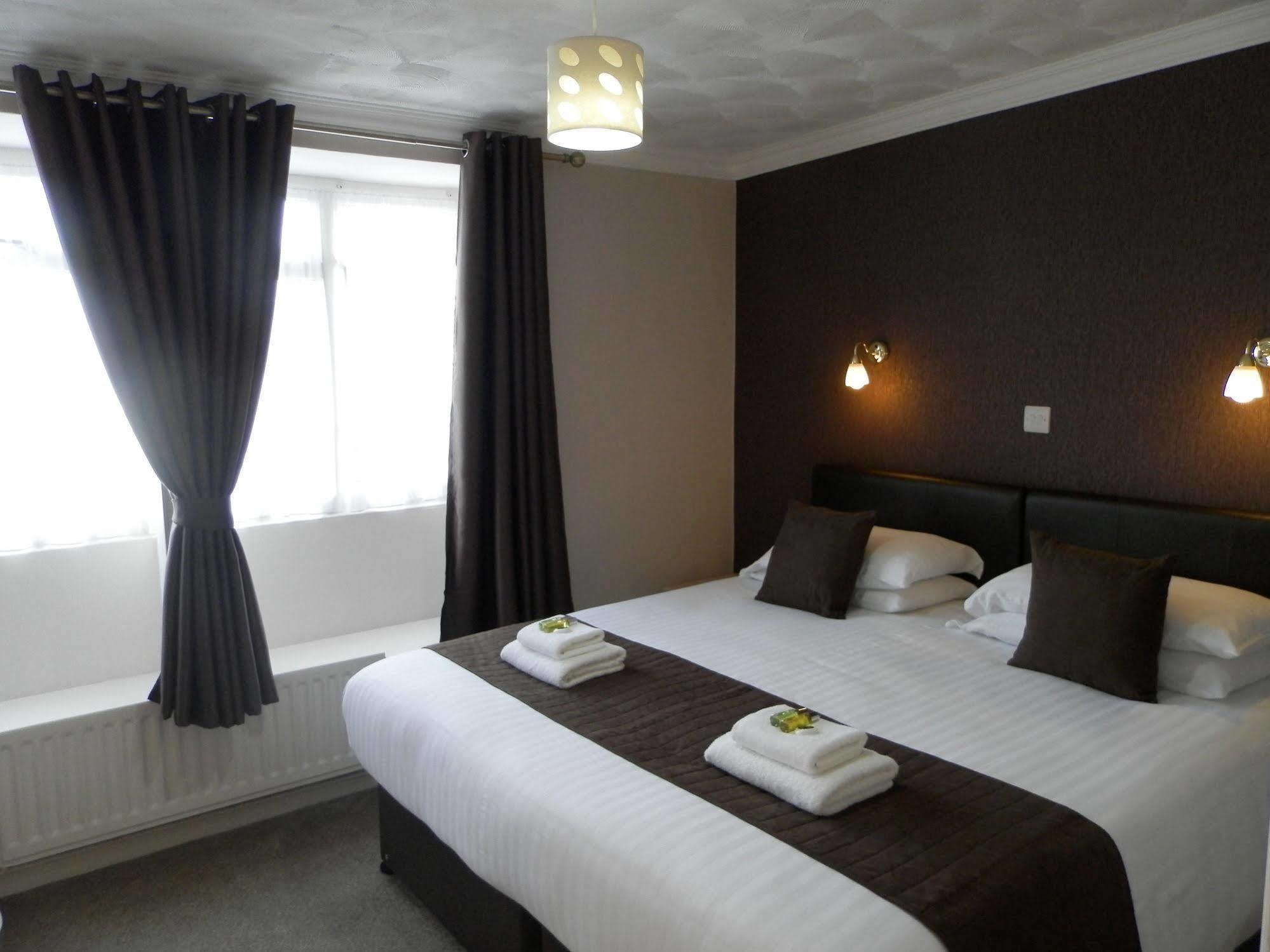 Wayside Cheer Hotel Касл Экстерьер фото