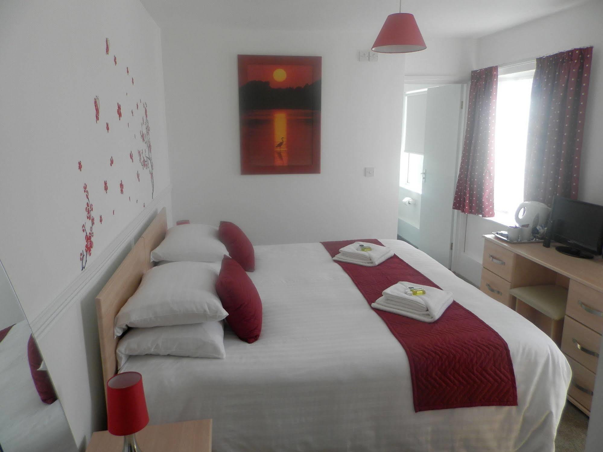 Wayside Cheer Hotel Касл Экстерьер фото