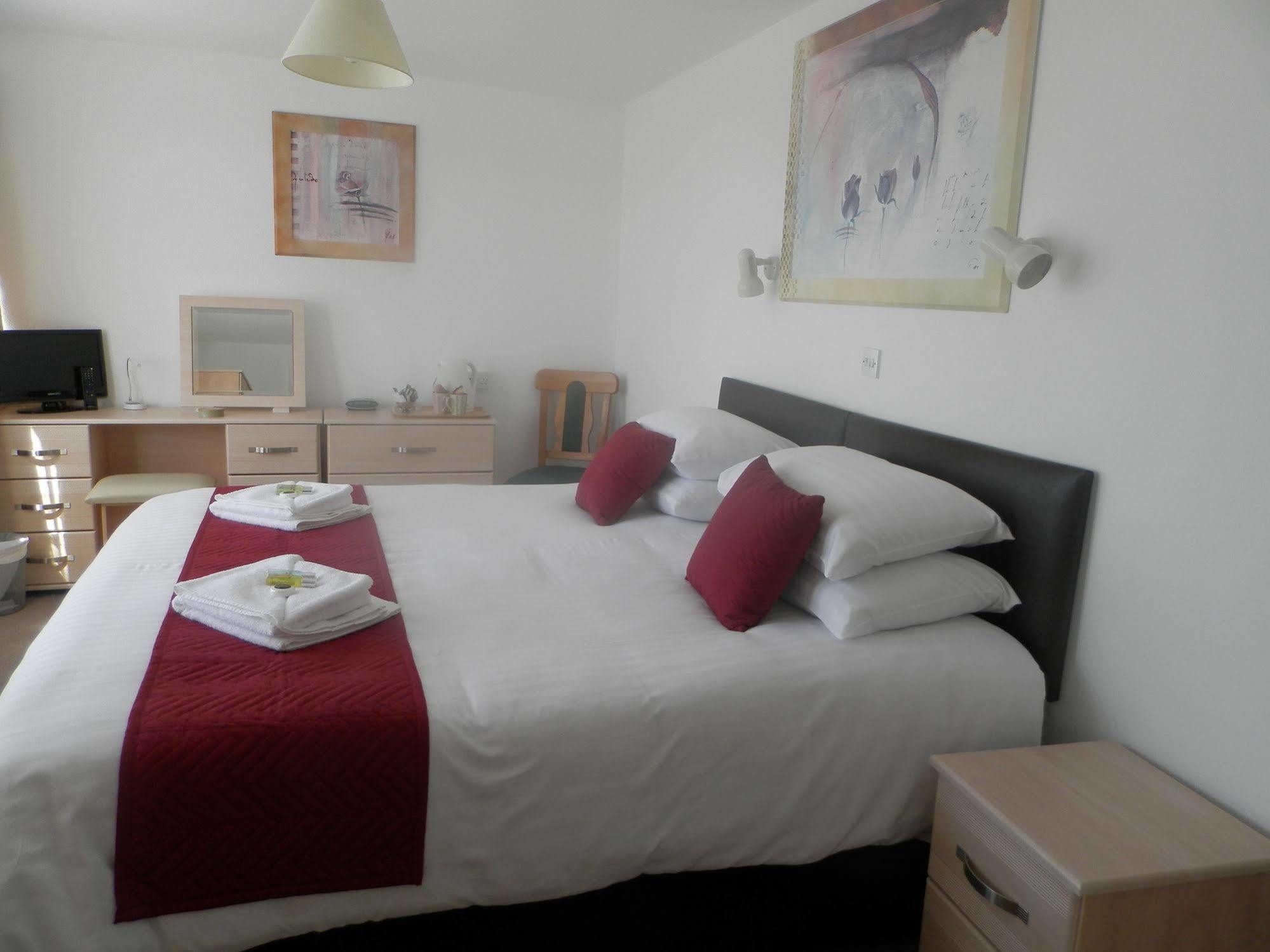 Wayside Cheer Hotel Касл Экстерьер фото