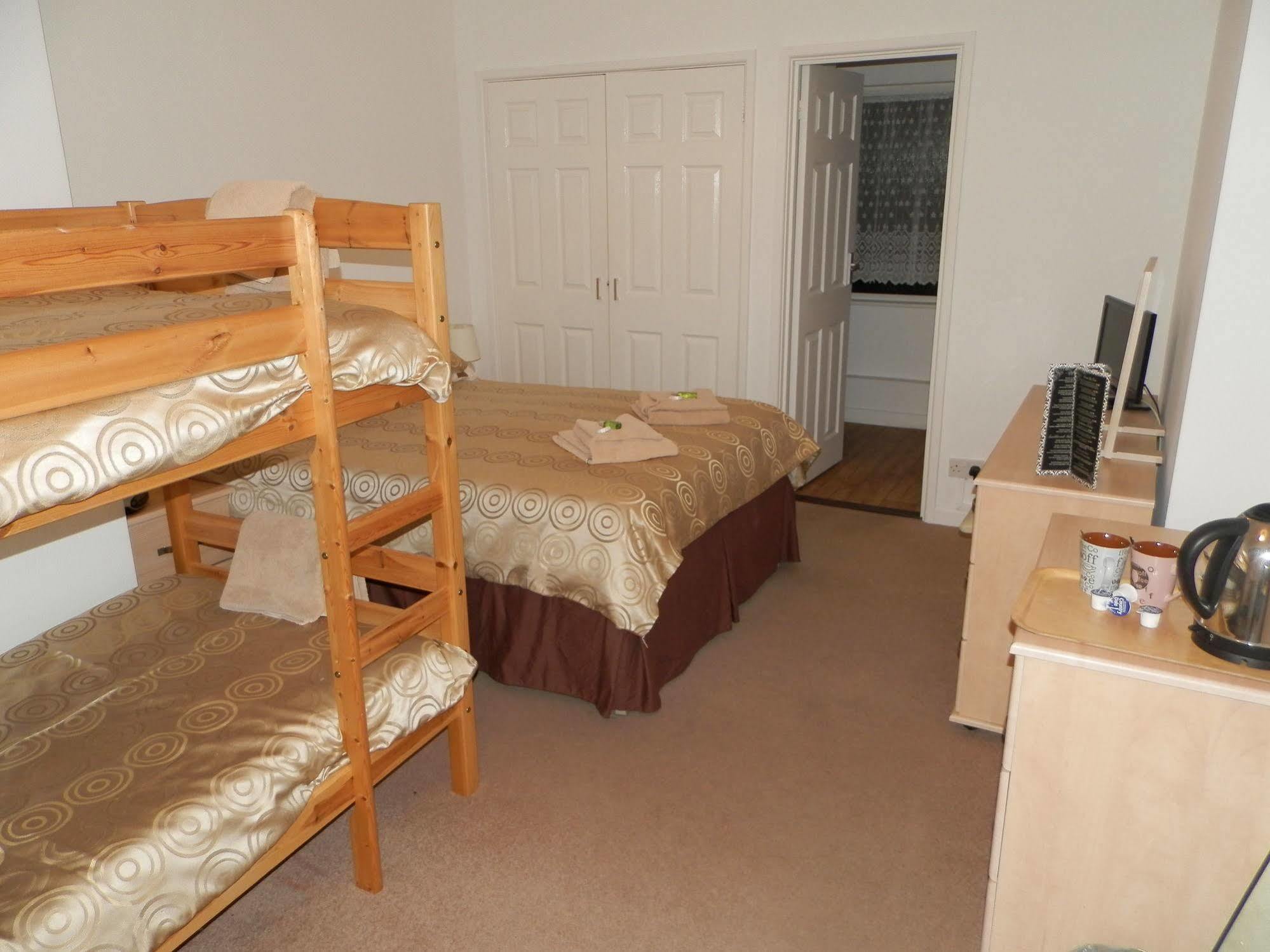 Wayside Cheer Hotel Касл Экстерьер фото