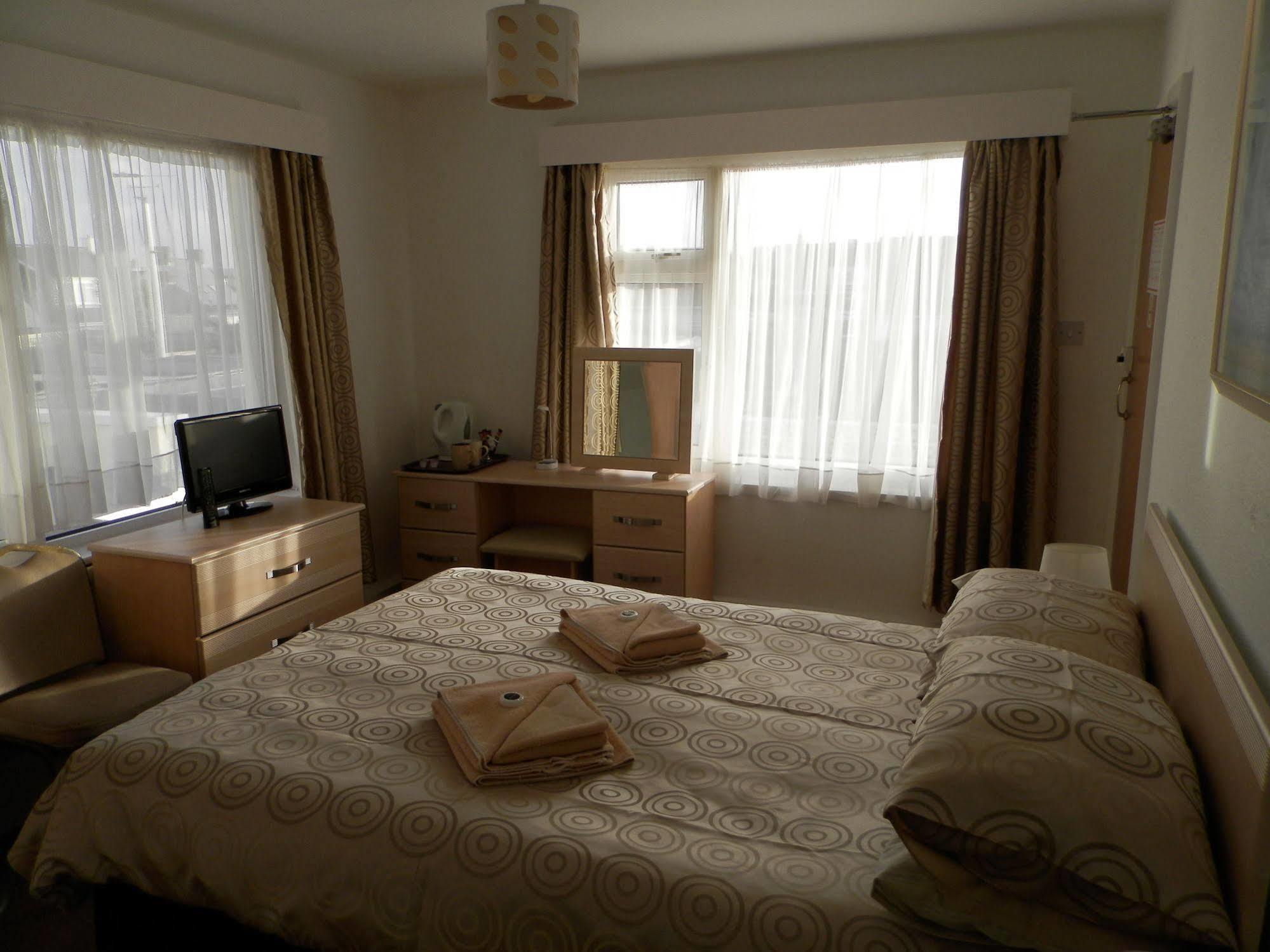 Wayside Cheer Hotel Касл Экстерьер фото