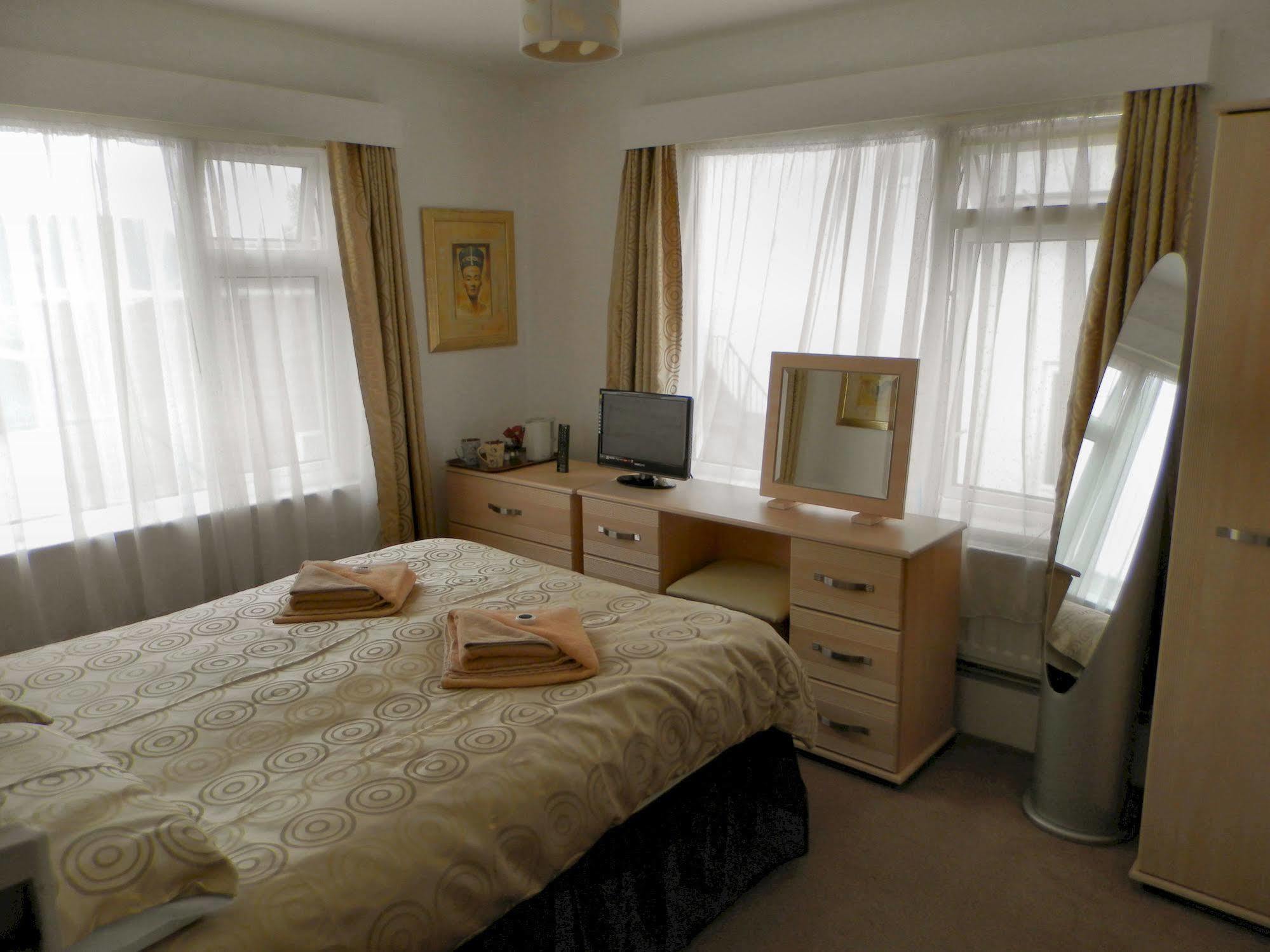 Wayside Cheer Hotel Касл Экстерьер фото