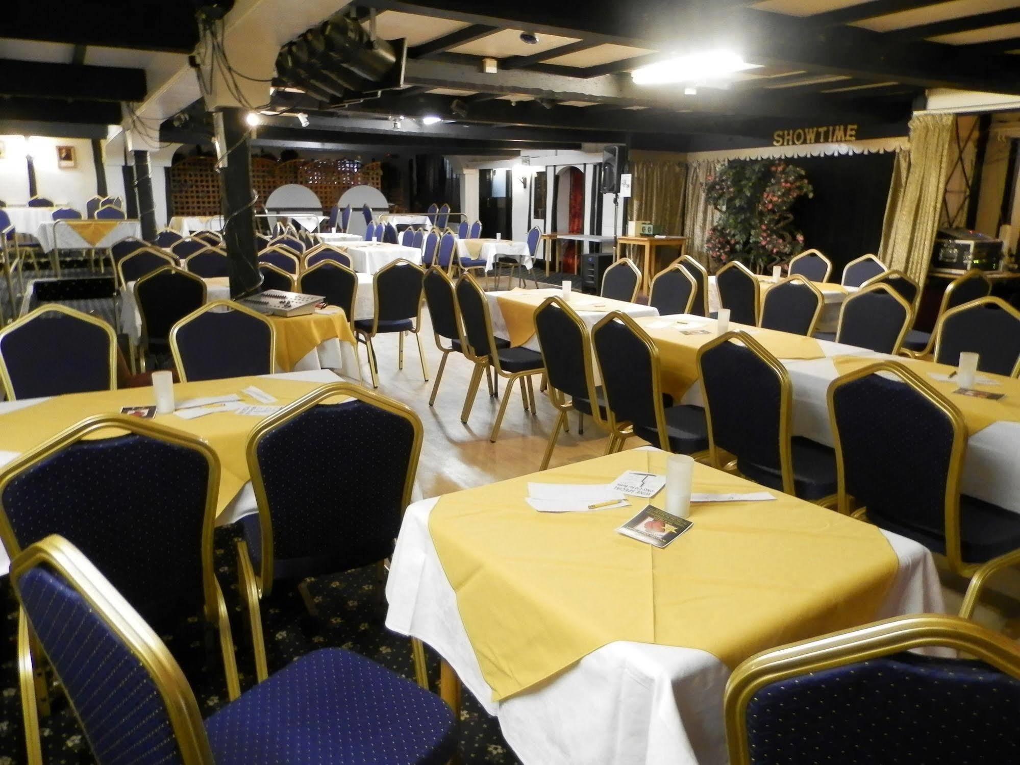 Wayside Cheer Hotel Касл Экстерьер фото
