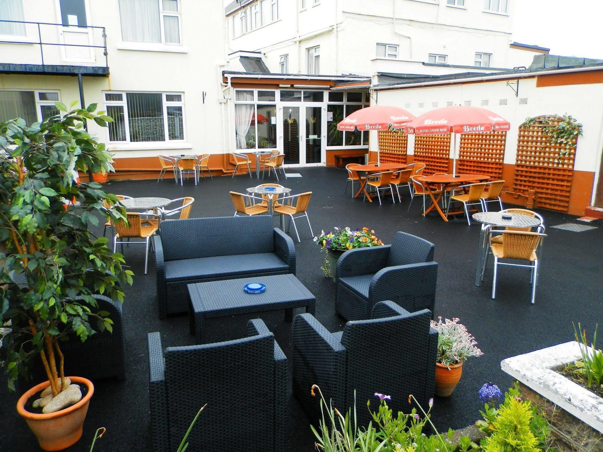 Wayside Cheer Hotel Касл Экстерьер фото